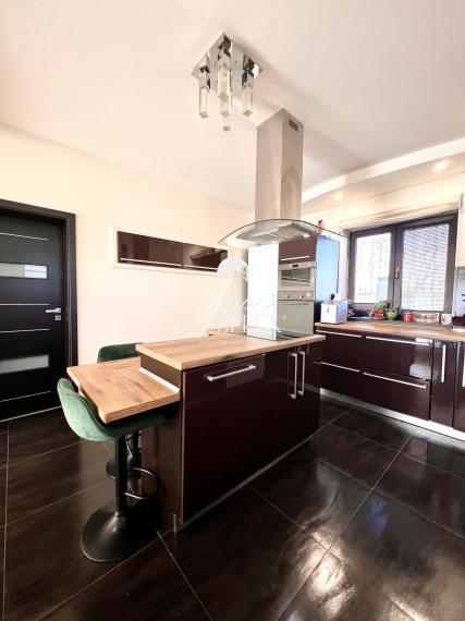 Reality KOMPLEX s.r.o. ponúka na PREDAJ EXKLUZÍVNY 4-IZBOVÝ RODINNÝ DOM S BAZÉNOM V GABČÍKOVE