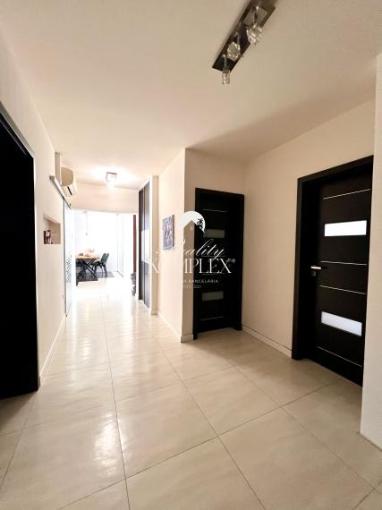 Reality KOMPLEX s.r.o. ponúka na PREDAJ EXKLUZÍVNY 4-IZBOVÝ RODINNÝ DOM S BAZÉNOM V GABČÍKOVE