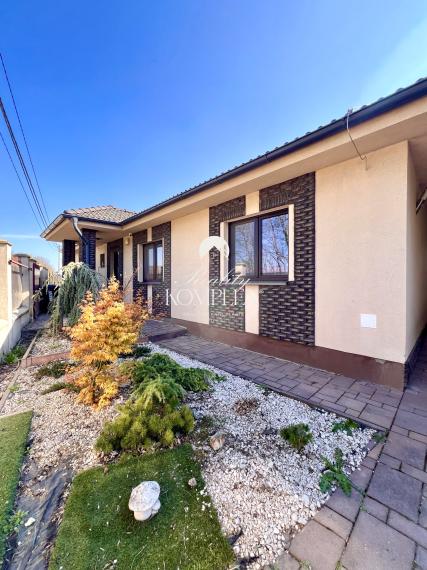 Reality KOMPLEX s.r.o. ponúka na PREDAJ EXKLUZÍVNY 4-IZBOVÝ RODINNÝ DOM S BAZÉNOM V GABČÍKOVE