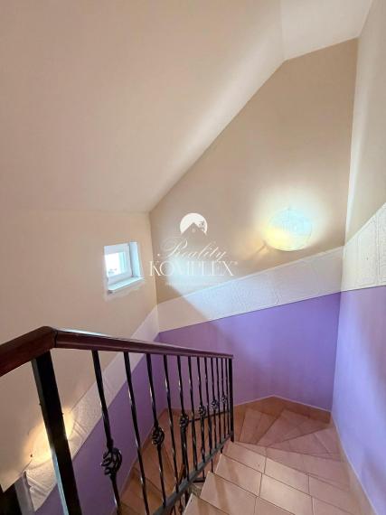 Reality KOMPLEX s.r.o Vám ponúka EXKLÚZIVNE na predaj byt vo Veľkom Mederi