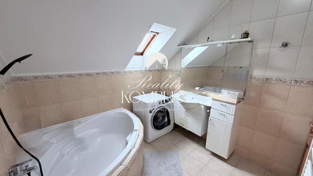 Reality KOMPLEX s.r.o Vám ponúka EXKLÚZIVNE na predaj byt vo Veľkom Mederi