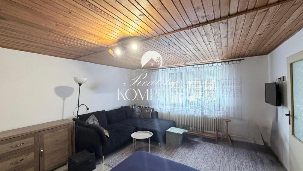 Reality KOMPLEX s.r.o Vám ponúka EXKLUZÍVNE ponúka na predaj rodinný dom v obci Zemianska Olča