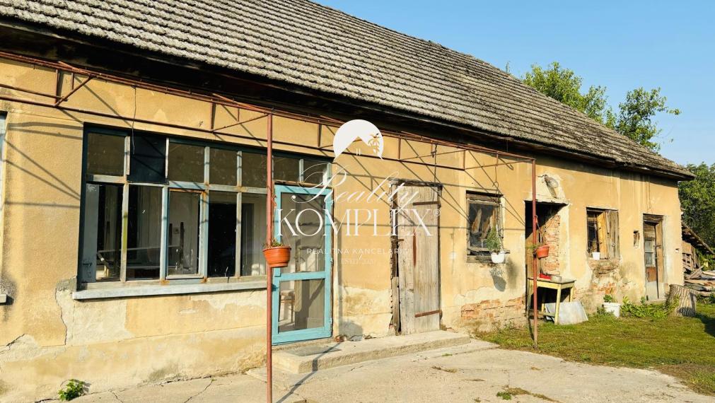 Reality KOMPLEX s.r.o., Vám EXKLUZÍVNE ponúka na predaj krásne miesto blízko Malého Dunaja v obci Veľký Ostrov