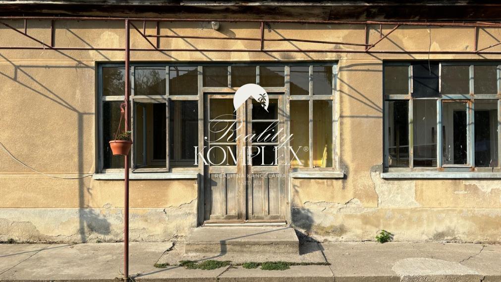 Reality KOMPLEX s.r.o., Vám EXKLUZÍVNE ponúka na predaj krásne miesto blízko Malého Dunaja v obci Veľký Ostrov