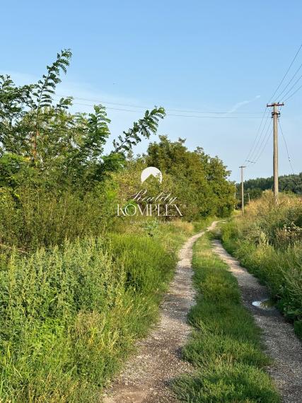 Reality KOMPLEX s.r.o., Vám EXKLUZÍVNE ponúka na predaj krásne miesto blízko Malého Dunaja v obci Veľký Ostrov