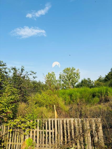 Reality KOMPLEX s.r.o., Vám EXKLUZÍVNE ponúka na predaj krásne miesto blízko Malého Dunaja v obci Veľký Ostrov