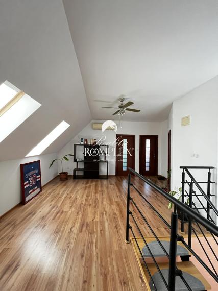 Reality KOMPLEX s.r.o. Vám  ponúka na predaj rodinný dom po kompletnej rekonštrukcii v pokojnej obci Čalovec