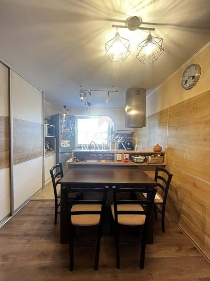 Reality KOMPLEX s.r.o. Vám  ponúka na predaj rodinný dom po kompletnej rekonštrukcii v pokojnej obci Čalovec