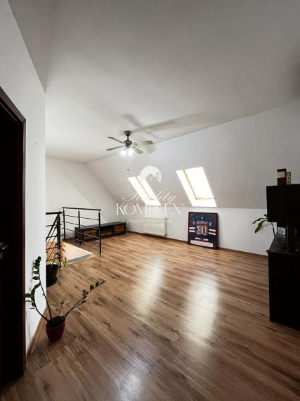 Reality KOMPLEX s.r.o. Vám  ponúka na predaj rodinný dom po kompletnej rekonštrukcii v pokojnej obci Čalovec