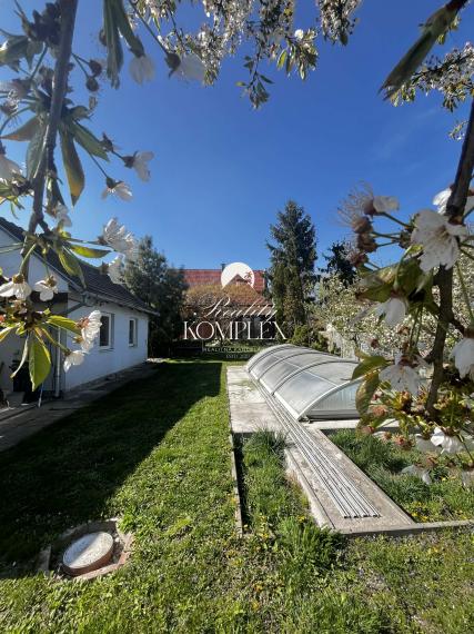 Reality KOMPLEX s.r.o. Vám  ponúka na predaj rodinný dom po kompletnej rekonštrukcii v pokojnej obci Čalovec