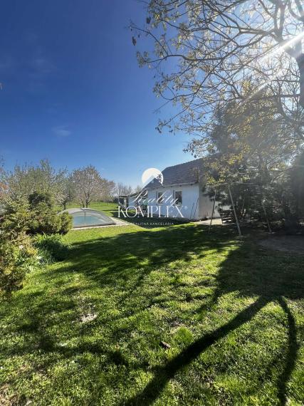 Reality KOMPLEX s.r.o. Vám  ponúka na predaj rodinný dom po kompletnej rekonštrukcii v pokojnej obci Čalovec