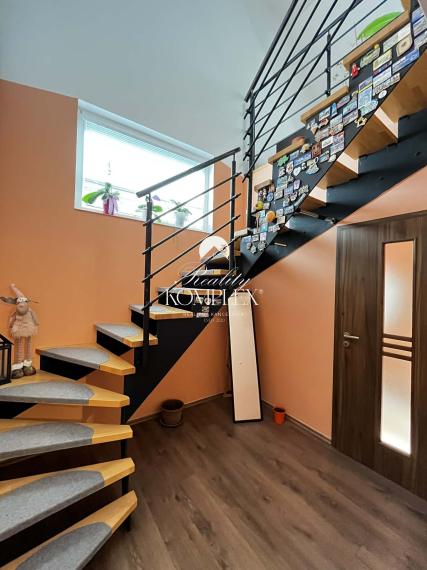 Reality KOMPLEX s.r.o. Vám  ponúka na predaj rodinný dom po kompletnej rekonštrukcii v pokojnej obci Čalovec