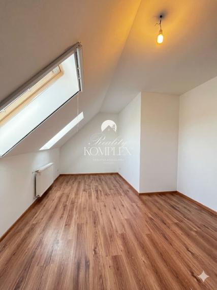 Reality KOMPLEX s.r.o. Vám  ponúka na predaj rodinný dom po kompletnej rekonštrukcii v pokojnej obci Čalovec