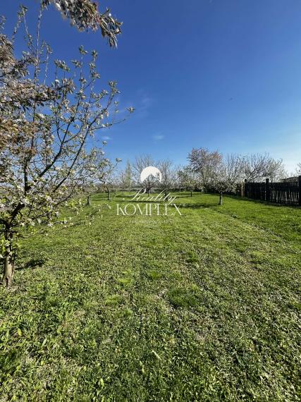 Reality KOMPLEX s.r.o. Vám  ponúka na predaj rodinný dom po kompletnej rekonštrukcii v pokojnej obci Čalovec