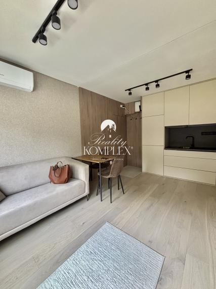 Iba u nás Vám Reality KOMPLEX s.r.o., ponúka na prenájom štýlový  jednoizbový byt neďaleko od centra  mesta Komárno.