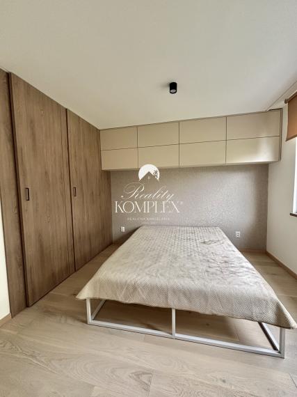 Iba u nás Vám Reality KOMPLEX s.r.o., ponúka na prenájom štýlový  jednoizbový byt neďaleko od centra  mesta Komárno.