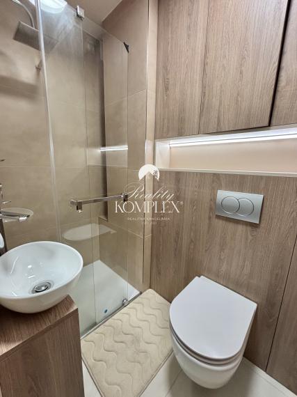 Iba u nás Vám Reality KOMPLEX s.r.o., ponúka na prenájom štýlový  jednoizbový byt neďaleko od centra  mesta Komárno.