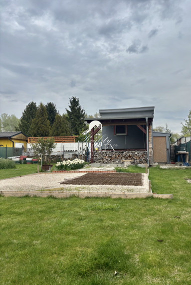 Reality KOMPLEX s.r.o., Vám ponúka na predaj udržiavanú záhradu s chatkou v Komárne, časť Nová Osada.