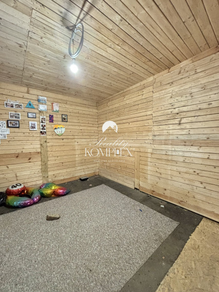 Reality KOMPLEX s.r.o., Vám ponúka na predaj udržiavanú záhradu s chatkou v Komárne, časť Nová Osada.