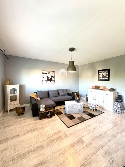 IBA U NÁS !!! Reality KOMPLEX s.r.o. Vám ponúka na PREDAJ tento nádherný, kompletne zrekonštruovaný dvojizbový byt vo vynikajúcej lokalite mesta Komárno !!!