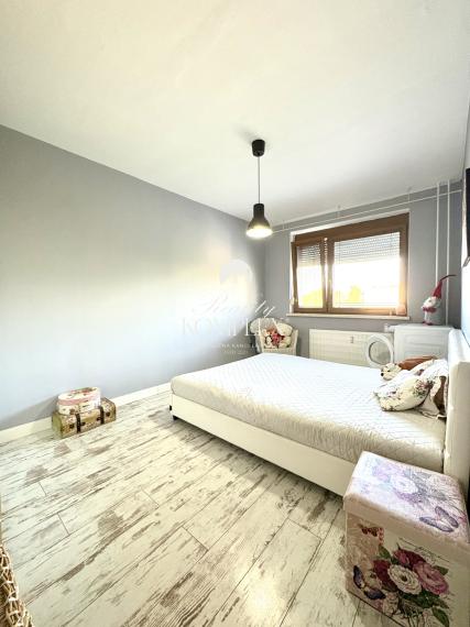 IBA U NÁS !!! Reality KOMPLEX s.r.o. Vám ponúka na PREDAJ tento nádherný, kompletne zrekonštruovaný dvojizbový byt vo vynikajúcej lokalite mesta Komárno !!!