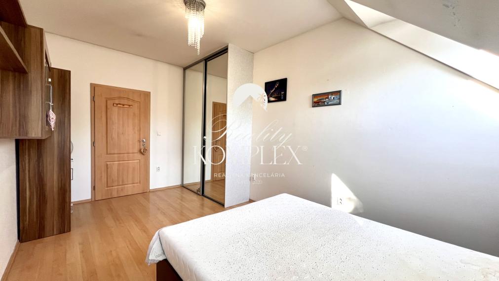 Reality KOMPLEX s.r.o. ponúka na PREDAJ priestranný 4-izbový byt s loggiou v centre Gabčíkova.