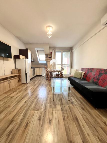 Reality KOMPLEX s.r.o. ponúka na PREDAJ priestranný 4-izbový byt s loggiou v centre Gabčíkova.