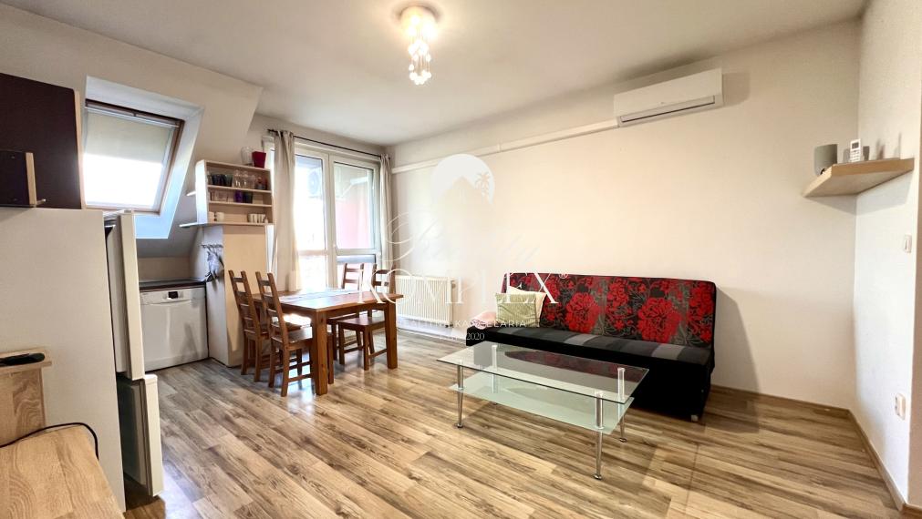 Reality KOMPLEX s.r.o. ponúka na PREDAJ priestranný 4-izbový byt s loggiou v centre Gabčíkova.