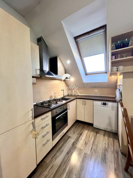 Reality KOMPLEX s.r.o. ponúka na PREDAJ priestranný 4-izbový byt s loggiou v centre Gabčíkova.