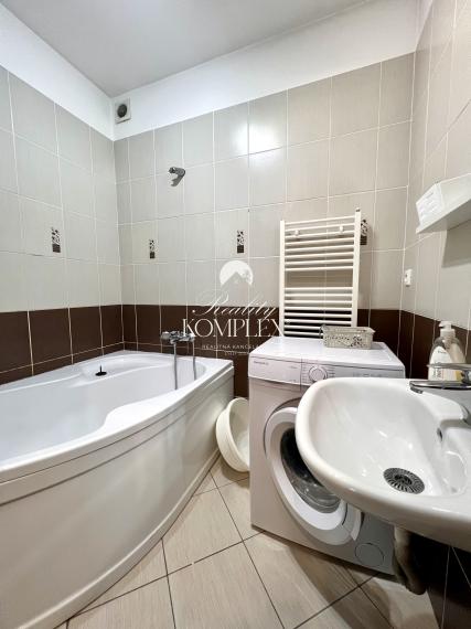 Reality KOMPLEX s.r.o. ponúka na PREDAJ priestranný 4-izbový byt s loggiou v centre Gabčíkova.