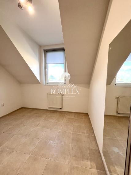 Reality KOMPLEX s.r.o. ponúka na PREDAJ priestranný 4-izbový byt s loggiou v centre Gabčíkova.