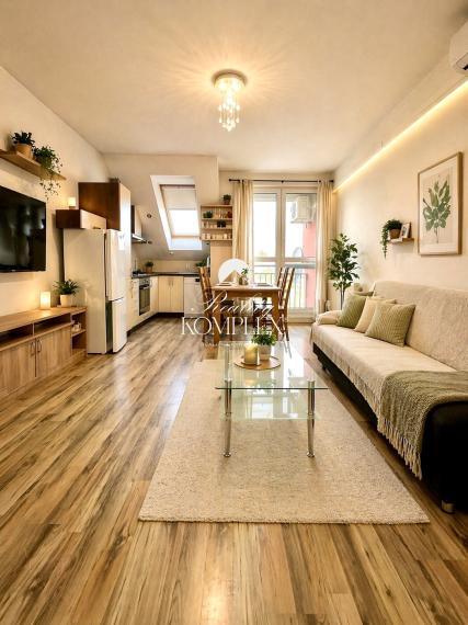 Reality KOMPLEX s.r.o. ponúka na PREDAJ priestranný 4-izbový byt s loggiou v centre Gabčíkova.