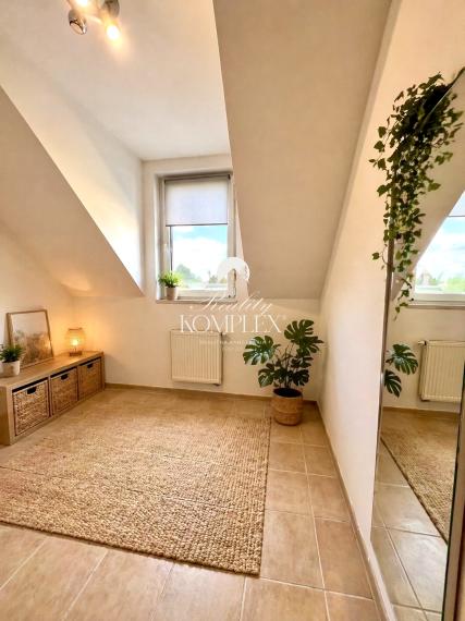 Reality KOMPLEX s.r.o. ponúka na PREDAJ priestranný 4-izbový byt s loggiou v centre Gabčíkova.