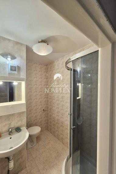 Reality KOMPLEX s.r.o., Vám ponúka na PREDAJ príjemný 1 izbový byt v obľúbenej lokalite Mesta Komárno.