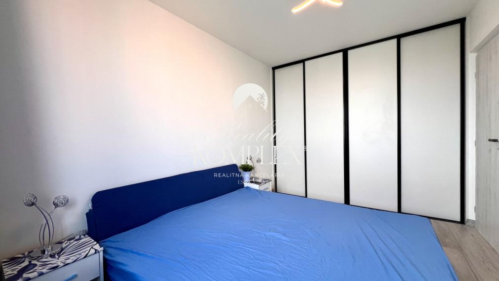 Reality KOMPLEX s.r.o. ponúka na PRENÁJOM štýlový 3-izbový byt s loggiou v Dunajskej Strede