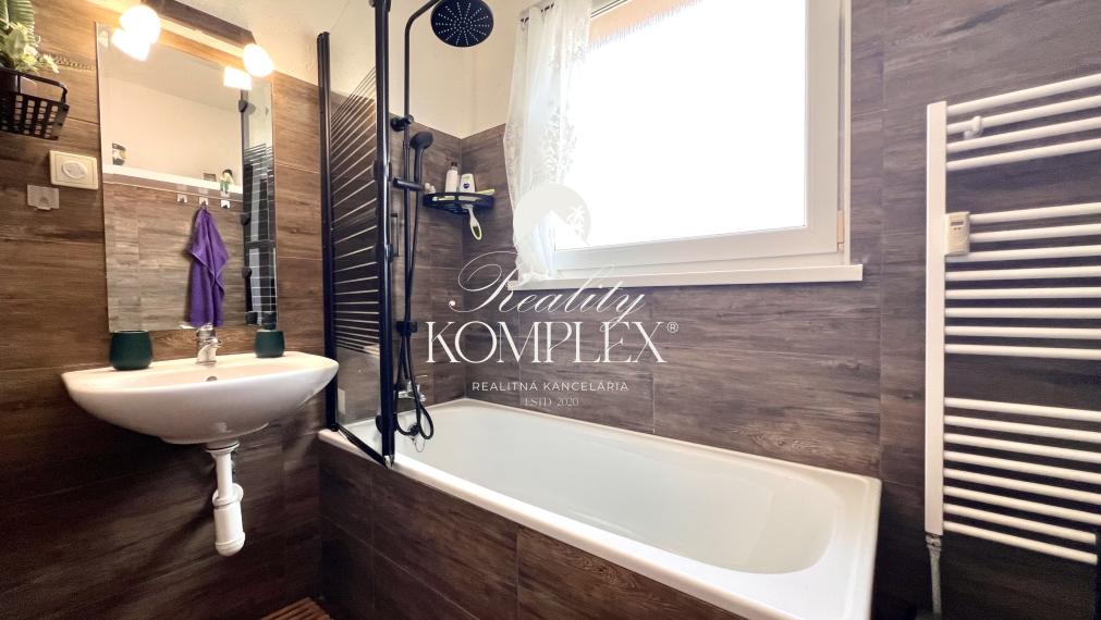 Reality KOMPLEX s.r.o. ponúka na PRENÁJOM štýlový 3-izbový byt s loggiou v Dunajskej Strede