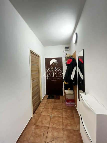 Reality Komplex ponúka na predaj 2-izbový byt na prízemí vo vyhľadávanej lokalite.