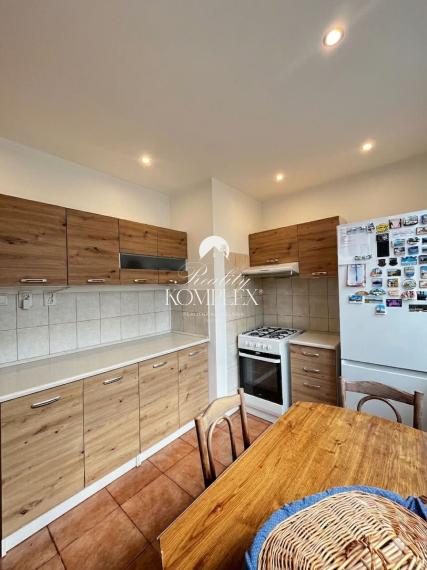 Reality Komplex ponúka na predaj 2-izbový byt na prízemí vo vyhľadávanej lokalite.