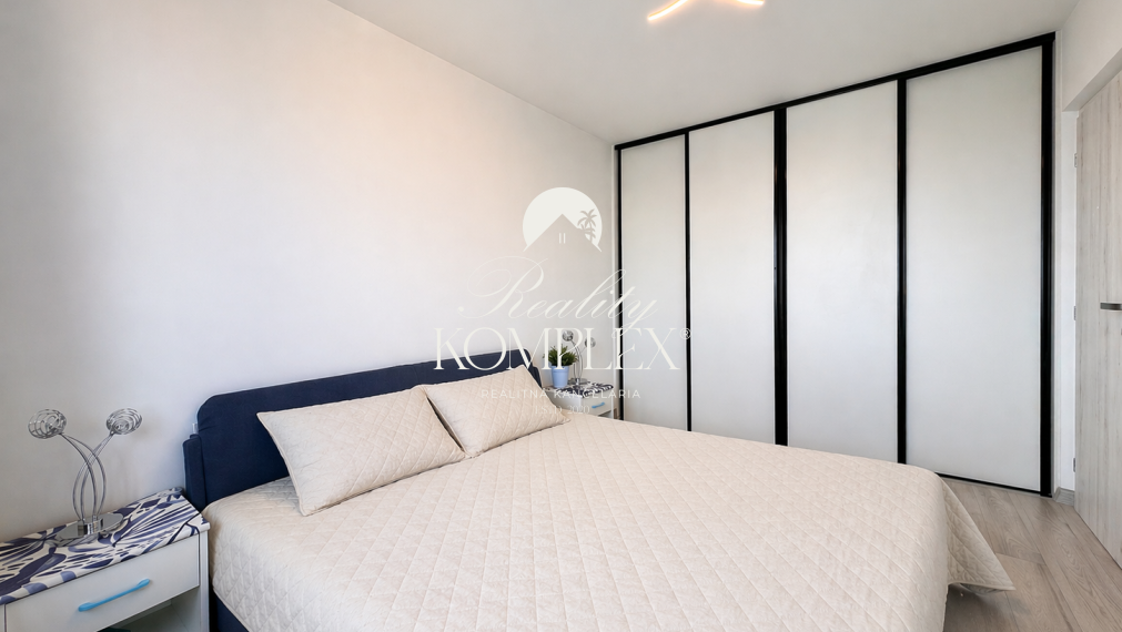 Reality KOMPLEX s.r.o. ponúka na PRENÁJOM štýlový 3-izbový byt s loggiou v Dunajskej Strede