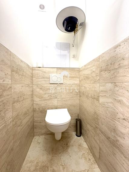 IBA U NÁS !!! Reality KOMPLEX s.r.o., Vám ponúka kompletne zrekonštruovaný 4-izbový byt s loggiou na prenájom v dobrej lokalite v Komárne !!!