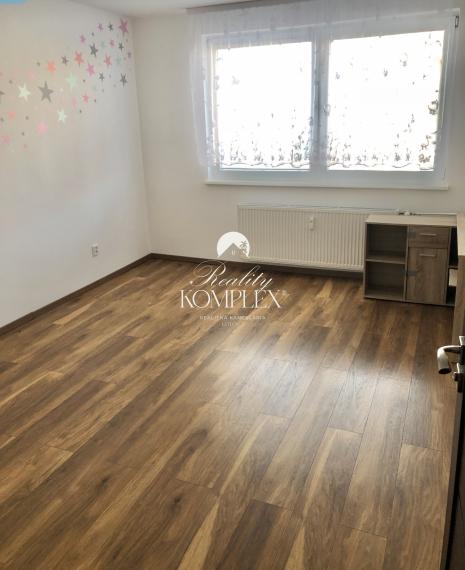 Reality KOMPLEX s.r.o., Vám ponúka na predaj veľkoplošný 3 izbový byt po kompletnej rekonštrukcií na Vodnej  ulici v meste Komárno !