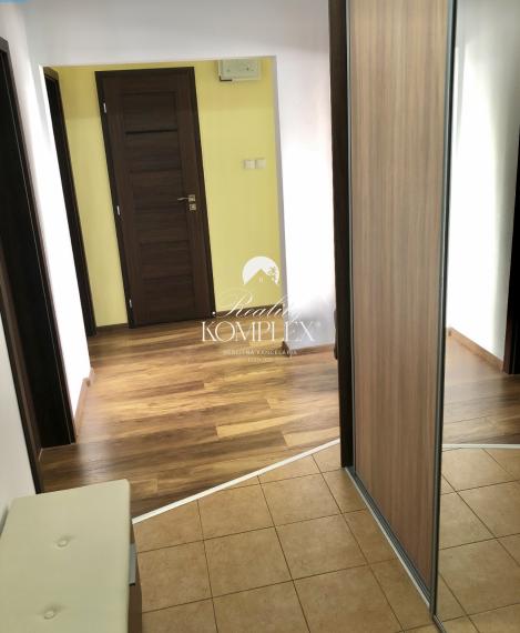 Reality KOMPLEX s.r.o., Vám ponúka na predaj veľkoplošný 3 izbový byt po kompletnej rekonštrukcií na Vodnej  ulici v meste Komárno !