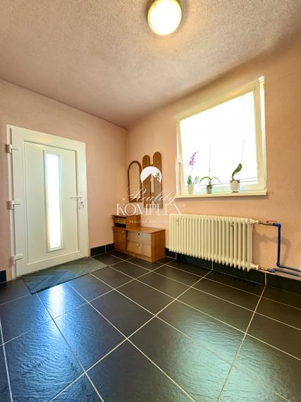 Exkluzívne iba u nás !!! Reality KOMPLEX s.r.o., Vám ponúka zrekonštruovaný 4 izbový rodinný dom s pozemkom vo vyhľadávanej lokalite v úplne tichom prostredí, obci  Bátorove Kosihy !!!