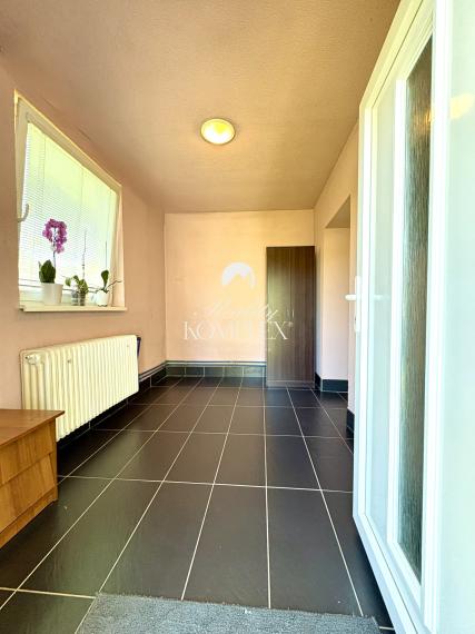 Exkluzívne iba u nás !!! Reality KOMPLEX s.r.o., Vám ponúka zrekonštruovaný 4 izbový rodinný dom s pozemkom vo vyhľadávanej lokalite v úplne tichom prostredí, obci  Bátorove Kosihy !!!