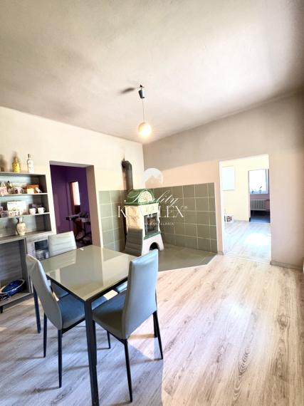 Exkluzívne iba u nás !!! Reality KOMPLEX s.r.o., Vám ponúka zrekonštruovaný 4 izbový rodinný dom s pozemkom vo vyhľadávanej lokalite v úplne tichom prostredí, obci  Bátorove Kosihy !!!