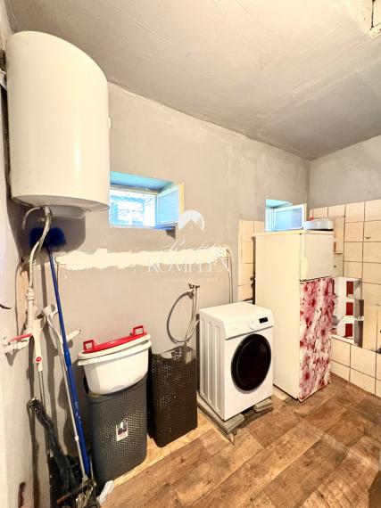 Exkluzívne iba u nás !!! Reality KOMPLEX s.r.o., Vám ponúka zrekonštruovaný 4 izbový rodinný dom s pozemkom vo vyhľadávanej lokalite v úplne tichom prostredí, obci  Bátorove Kosihy !!!