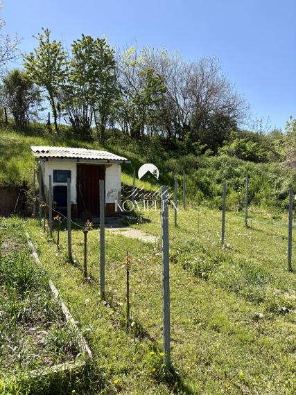 Exkluzívne iba u nás !!! Reality KOMPLEX s.r.o., Vám ponúka zrekonštruovaný 4 izbový rodinný dom s pozemkom vo vyhľadávanej lokalite v úplne tichom prostredí, obci  Bátorove Kosihy !!!