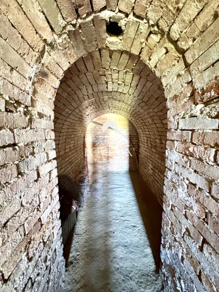 Exkluzívne iba u nás !!! Reality KOMPLEX s.r.o., Vám ponúka zrekonštruovaný 4 izbový rodinný dom s pozemkom vo vyhľadávanej lokalite v úplne tichom prostredí, obci  Bátorove Kosihy !!!