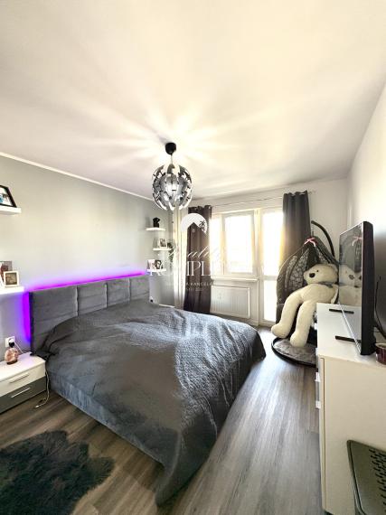 IBA U NÁS !!! Reality KOMPLEX s.r.o. Vám ponúka na PREDAJ tento nádherný, kompletne zrekonštruovaný dvojizbový byt s balkónom vo vynikajúcej lokalite mesta Komárno !!!