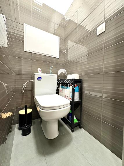 IBA U NÁS !!! Reality KOMPLEX s.r.o. Vám ponúka na PREDAJ tento nádherný, kompletne zrekonštruovaný dvojizbový byt s balkónom vo vynikajúcej lokalite mesta Komárno !!!